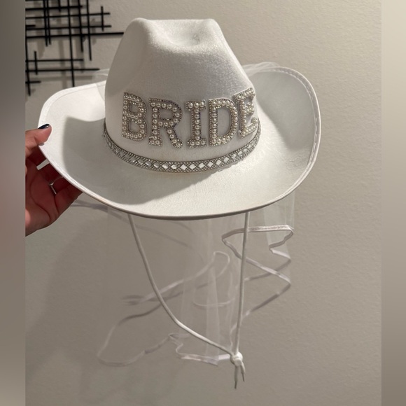 White Bride Cowboy Hat with Veil - Picture 2 of 7